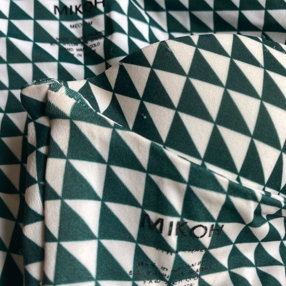 Mikoh Bikini Set XS top & M bottom - Picture 2 of 4